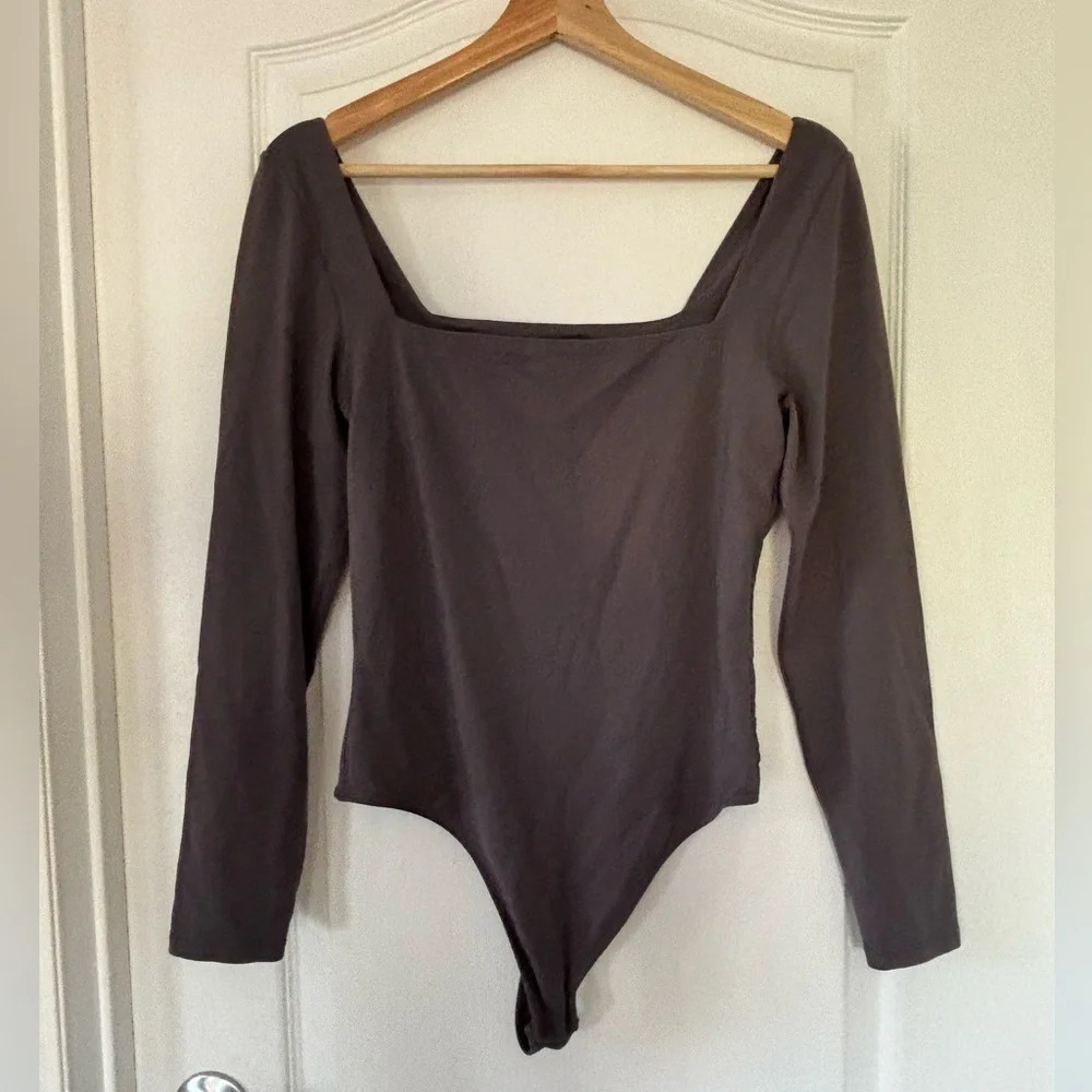 BABATON Square Neck Logo Bodysuit